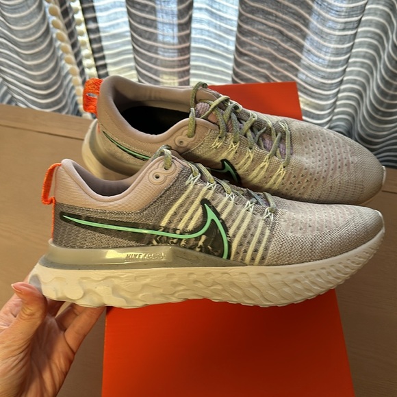 Nike Women’s React Infinity Run Flyknit 2 MFS - Picture 5 of 7